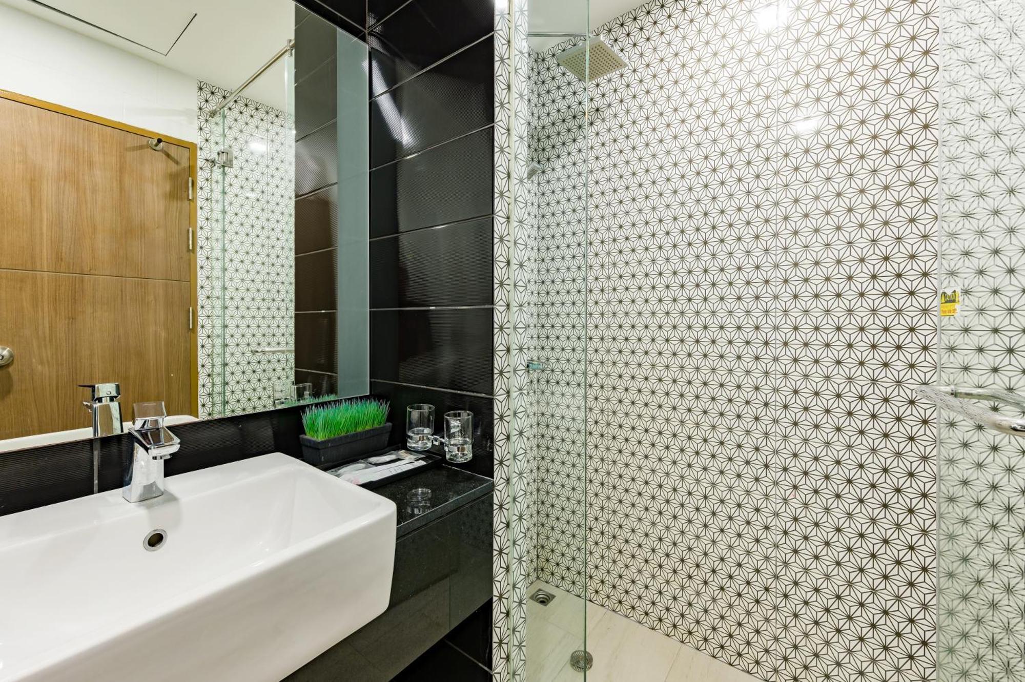 Wyndham Royal Lee Phuket Hotel Nai Yang Beach Kültér fotó